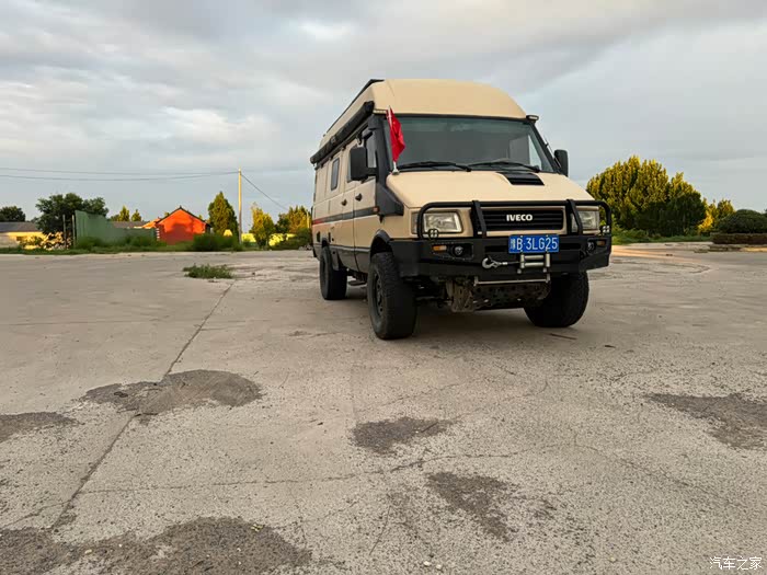 出售依维柯2045越野房车2020年上牌蓝牌7座小专客车手续