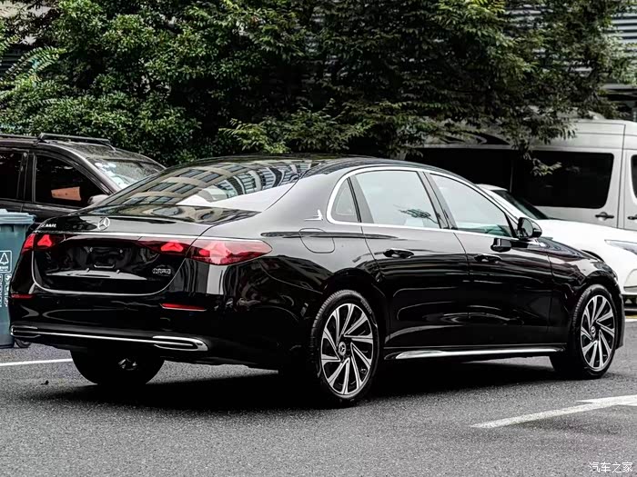 预售24年奔驰e300l时尚,新款的!7000公里!接受预定