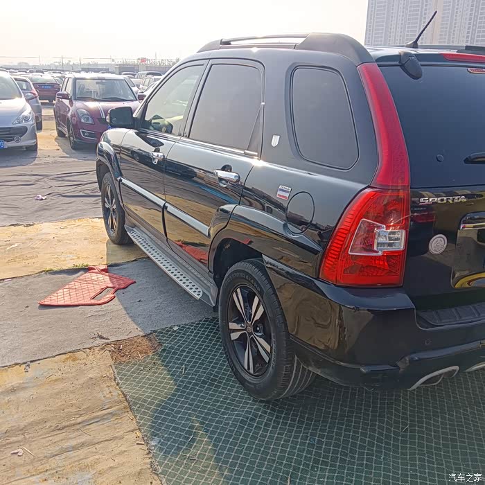 13年起亚狮跑,手动挡天窗,真皮座椅,车况好.