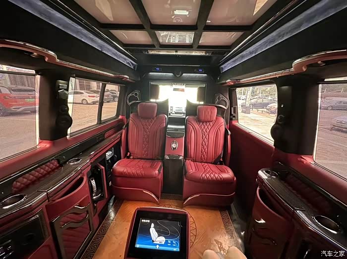 新到两台17年大众凯路威,2.0t舒适版9座.内饰改装豪华.