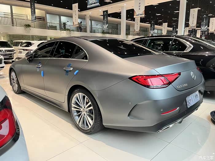 新到:奔驰 cls300 动感型 22年上户 2.0t 1万