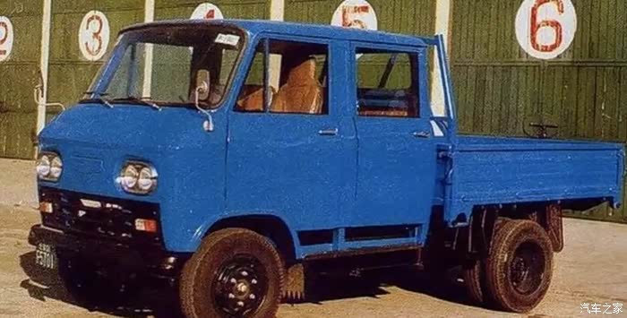我的第一辆汽车是1991年买的北京130双排座轻型小货车