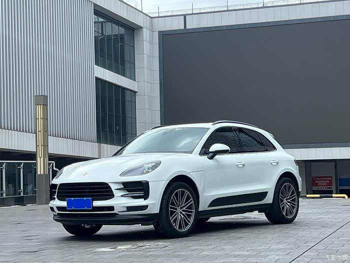 现在保时捷太不值钱了! 21年macan,白外红内,全车原版