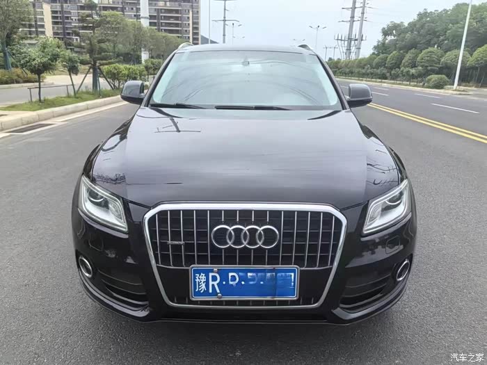 最新到店:16年上牌奥迪q5,自动挡2.0t高配,电动座椅