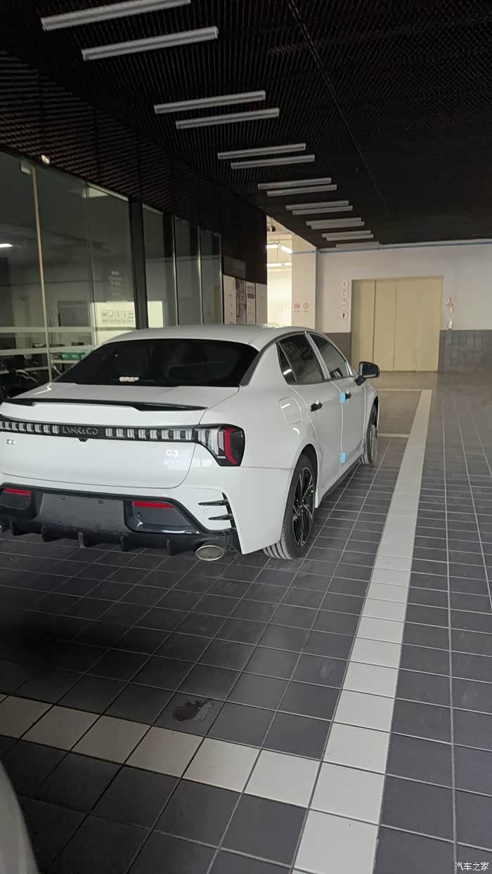 喜提领克03啦,之前也关注了好久特别喜欢白色的,因为我是新手