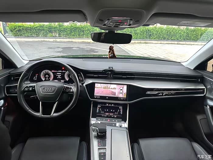 到店21年45动感奥迪a6l,实表5万公里,全车只有一处补漆