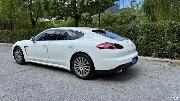 2015年行政加长版帕拉梅拉