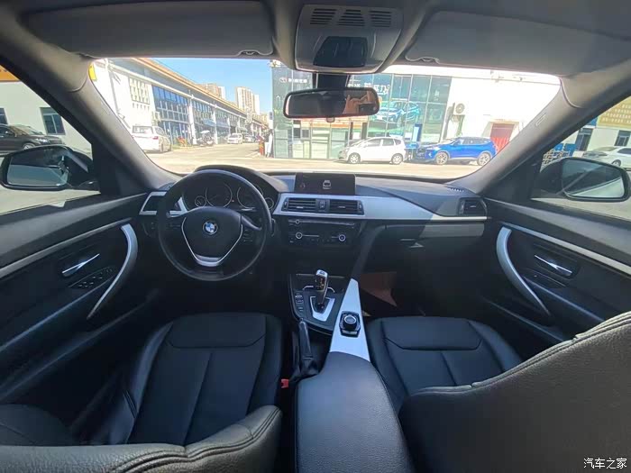 宝马三系320gt2016款时尚型,2.0t配置高全景天窗