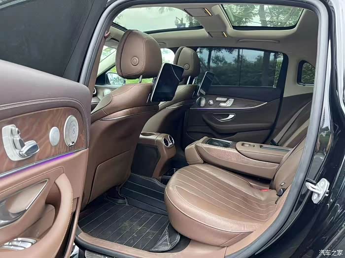 2017年梅赛德斯·奔驰e320l 3.0t 四驱v6 s级