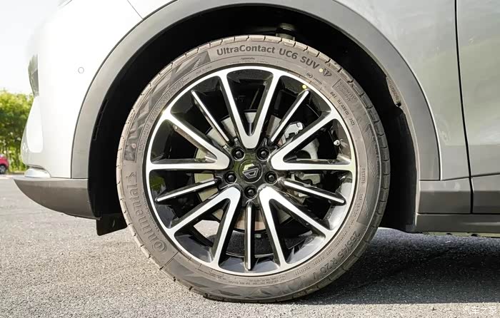 零跑c11各式样的轮毂