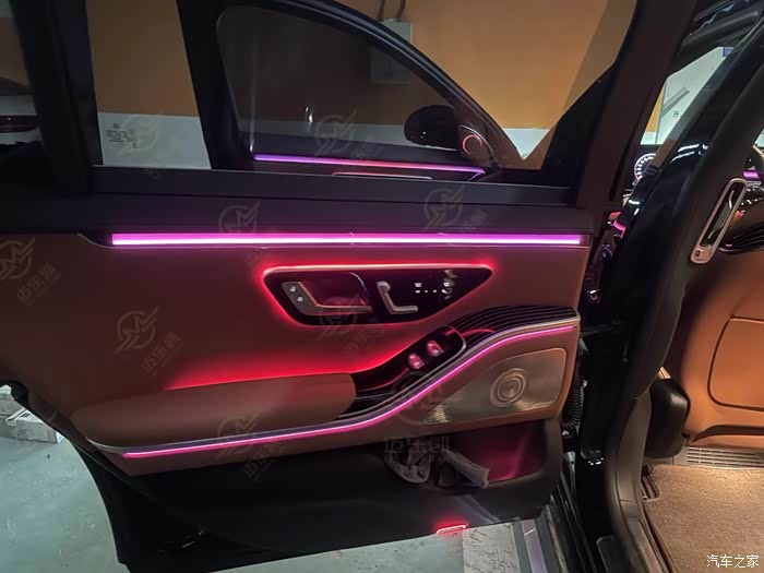 22款奔驰s450l加装主动式氛围灯 旋转高音