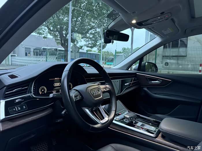 21年奥迪q7,2021款 55 tfsi quattro