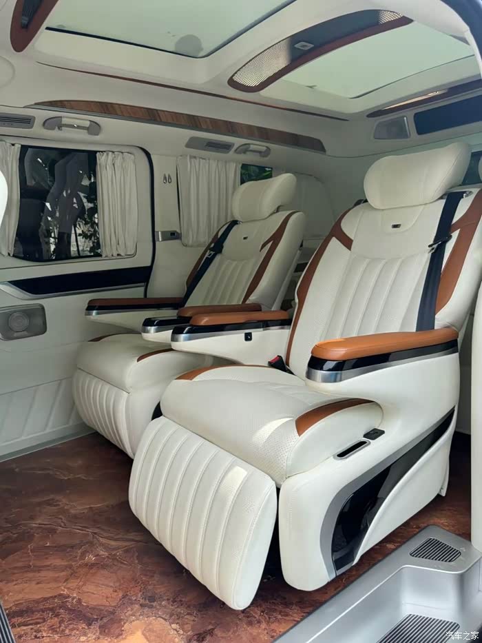 奔驰v260l长轴豪华款!高顶! 客户置换2022年12