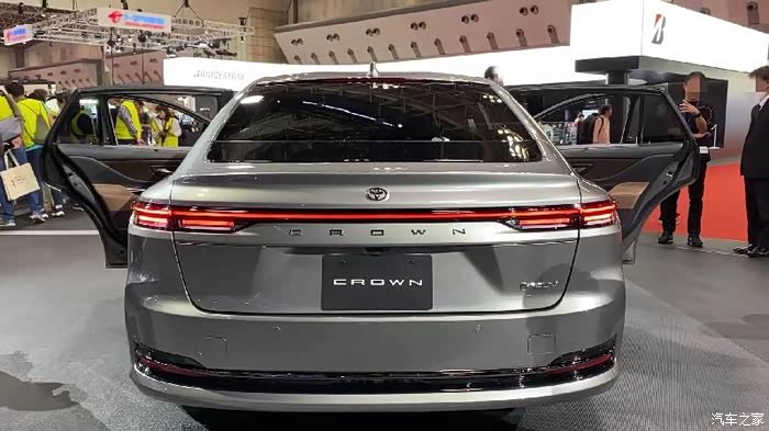 全新皇冠sedan隆重登场,起步价仅29.99万!