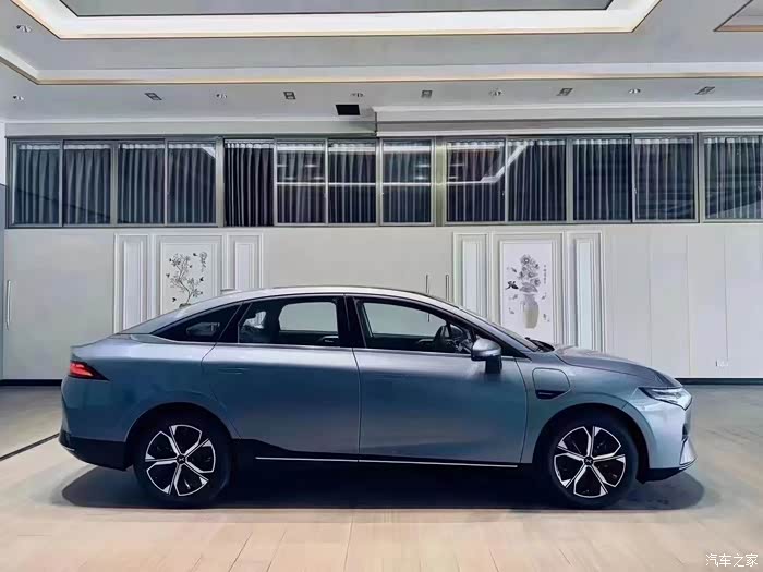 新能源小鹏p5续航500公里 现车到店,首付肆久久久包牌开回