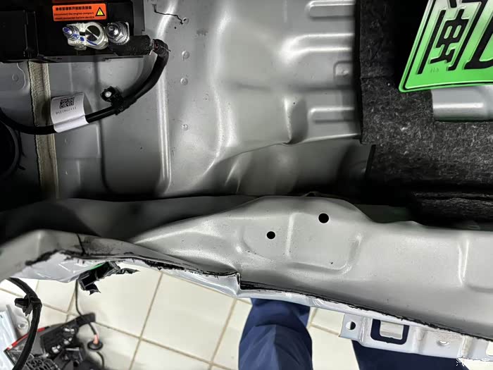 被出租车追尾了,4s店说后围板变形太严重,需要切割更换后围板