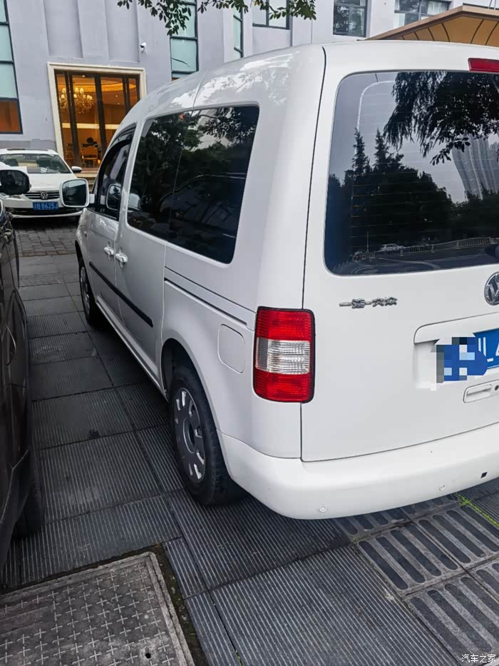 出一个柴油开迪,车在重庆.七座,原版无事故,发动机一层灰,几