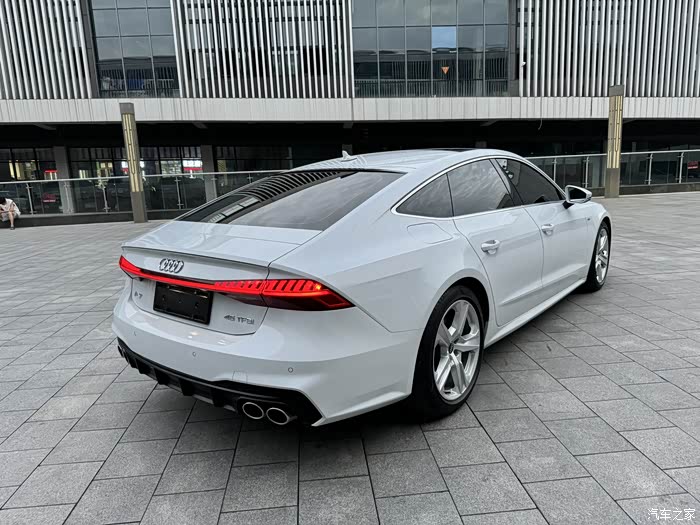 21款21年奥迪a7 40豪华 刚买我手里 单纯换前杠 其他