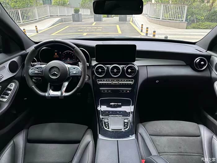 出19年奔驰amg c63 w205.2 原版两处喷漆 6万