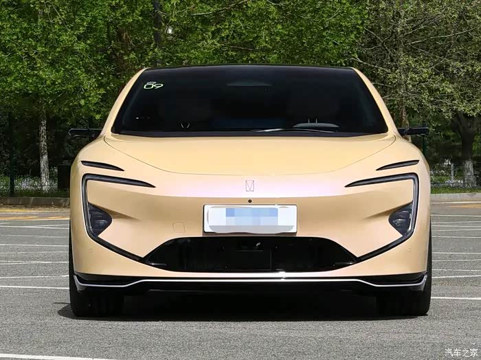 汽车圈里的"眯眯眼",大家认为汽车大灯设计成眯眯眼好看么?