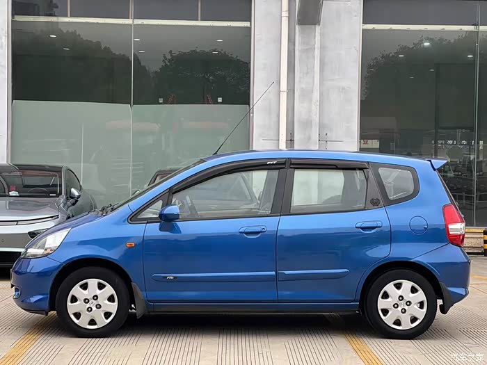 08年自动挡飞度.本地一手车,原版车况,经典蓝色,大屏倒车影