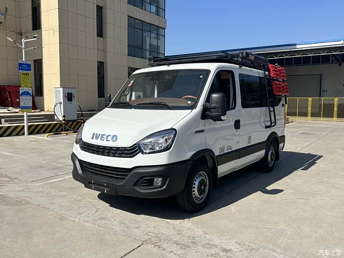 欧胜短轴低顶自动挡宿营车