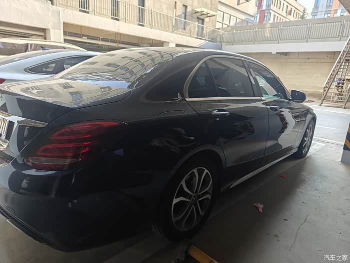 奔驰c级c180l 2017.11月上牌,9at,锆石蓝,1