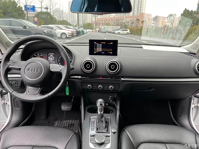 最新到店17年奥迪a3,1.4t自动挡,带电动座椅,导航,真