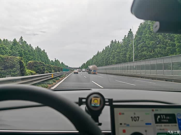 夏日来临清风拂面阳光灿烂正是出游的好时节周末我驾驶