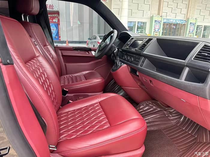 新到两台17年大众凯路威,2.0t舒适版9座.内饰改装豪华.