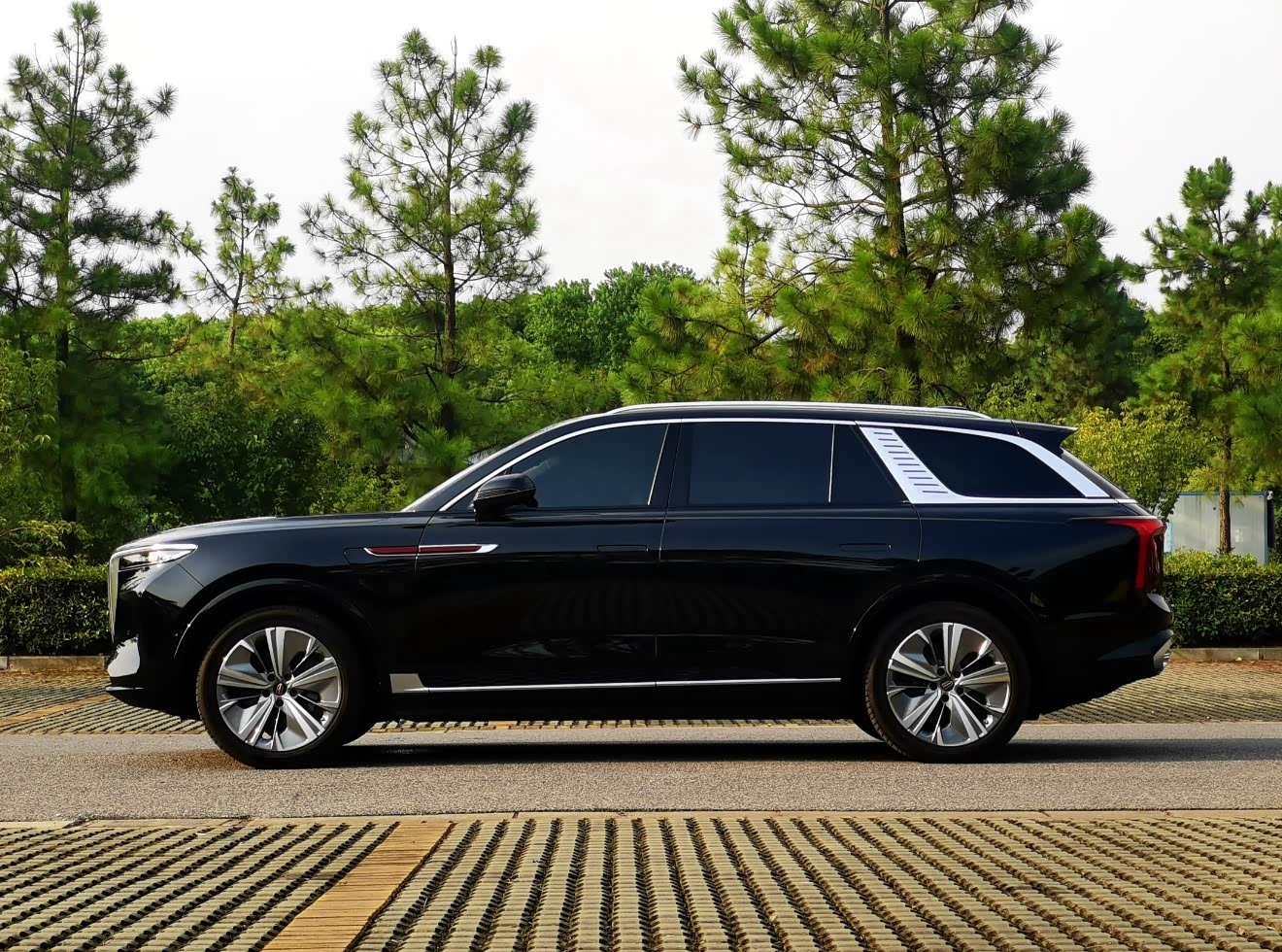 红旗e-hs9:定义国产豪华电动suv新高度