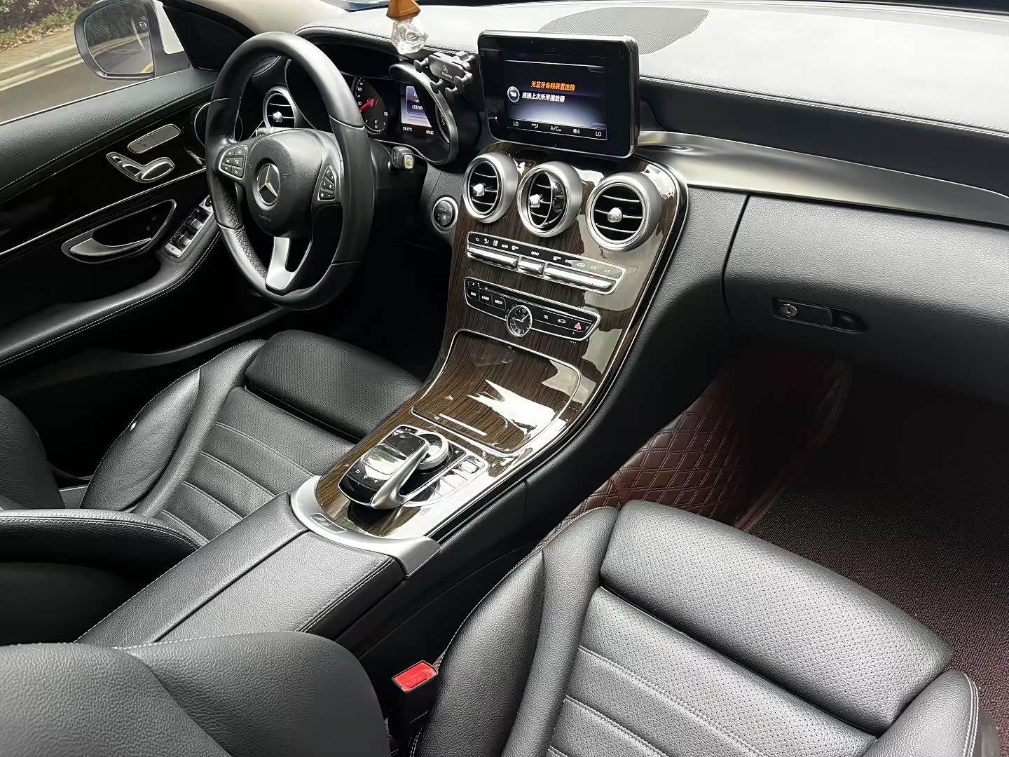 16年奔驰c200l,查博士s级,内饰如新,一键启动,双边电