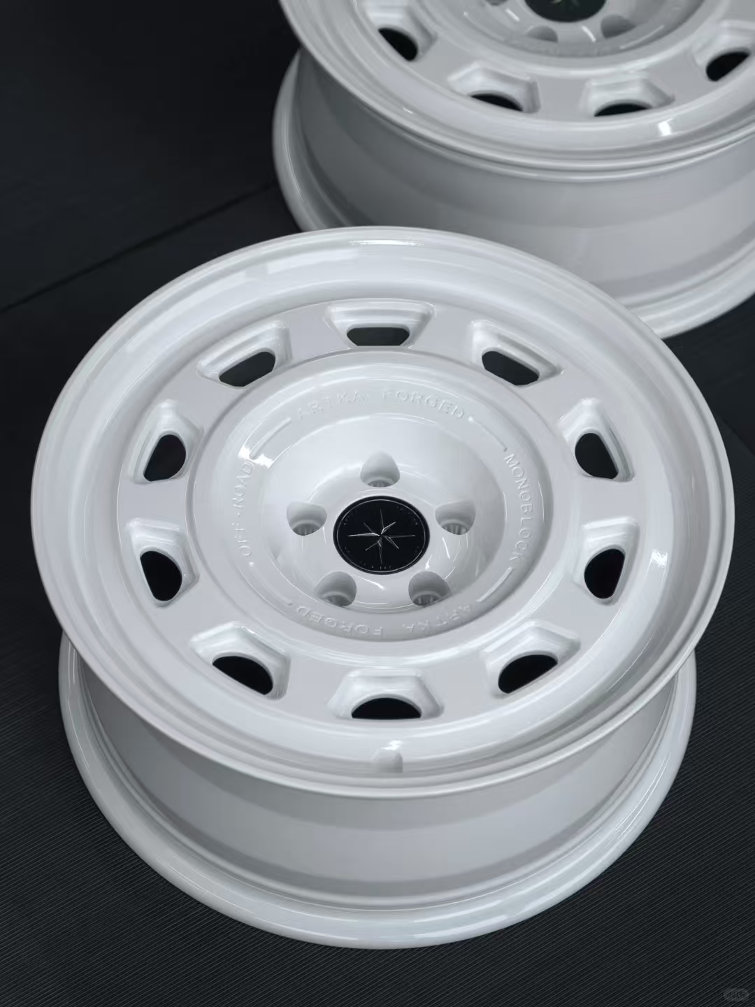 路虎复古白色锻造轮毂