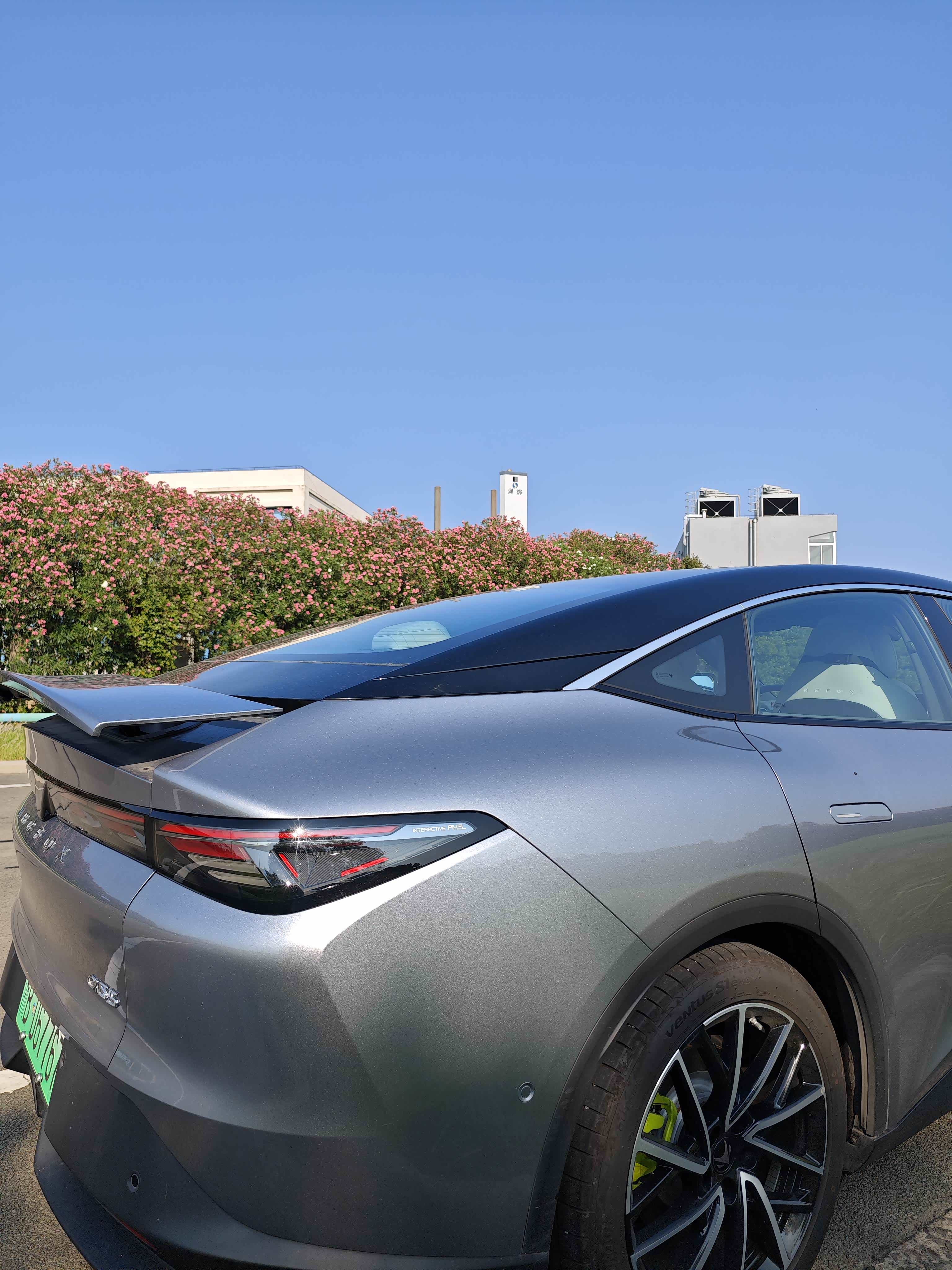 极狐阿尔法s5有超大电动尾翼