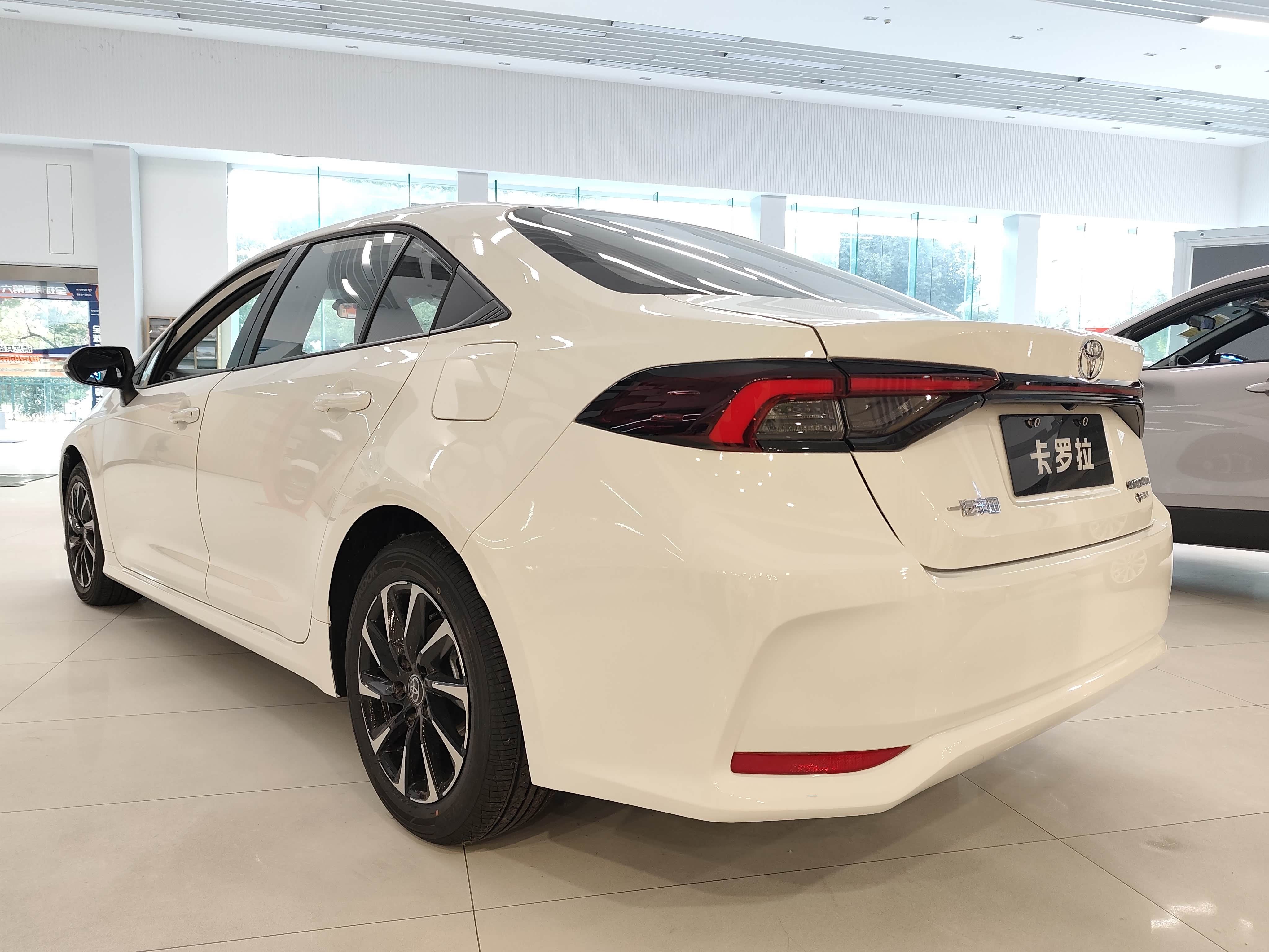 卡罗拉锐放新年焕新！智电双擎+L2级辅助驾驶全能SUV