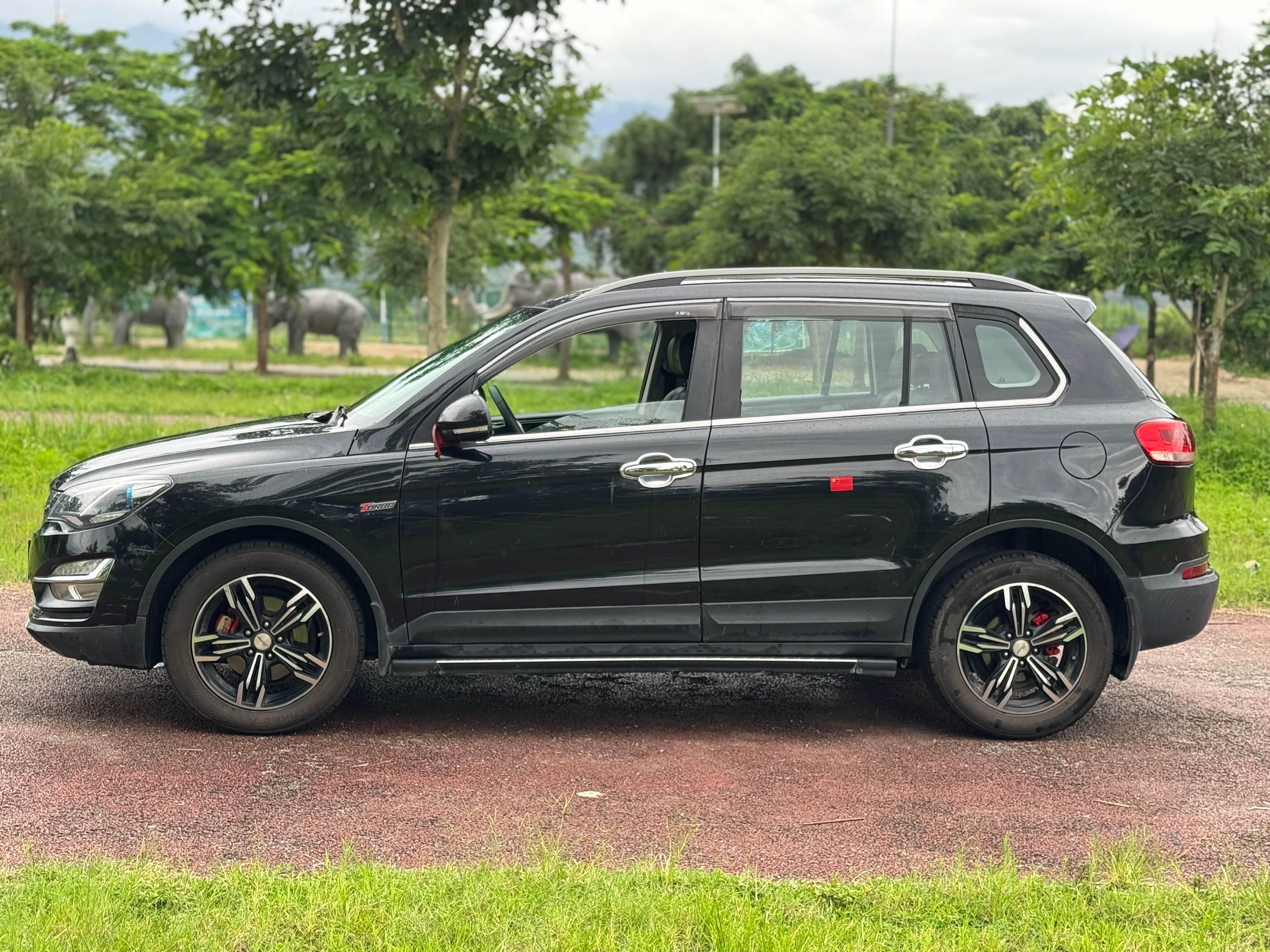 2017款 众泰大迈x5 高配1.5t 手自一体 无钥匙进入