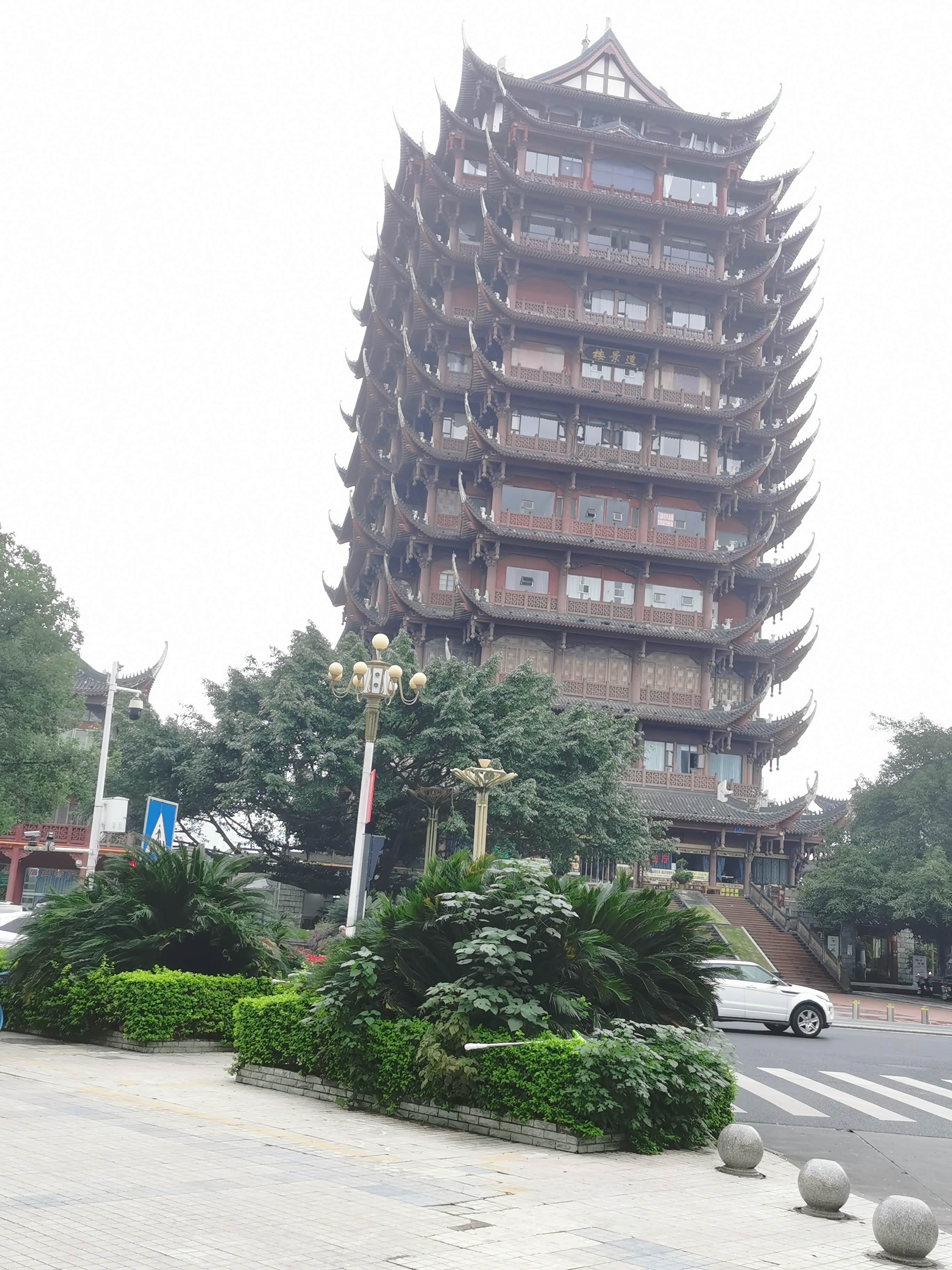 开极狐阿尔法s5打卡眉山地标远景楼:电车自由,就是这么爽!