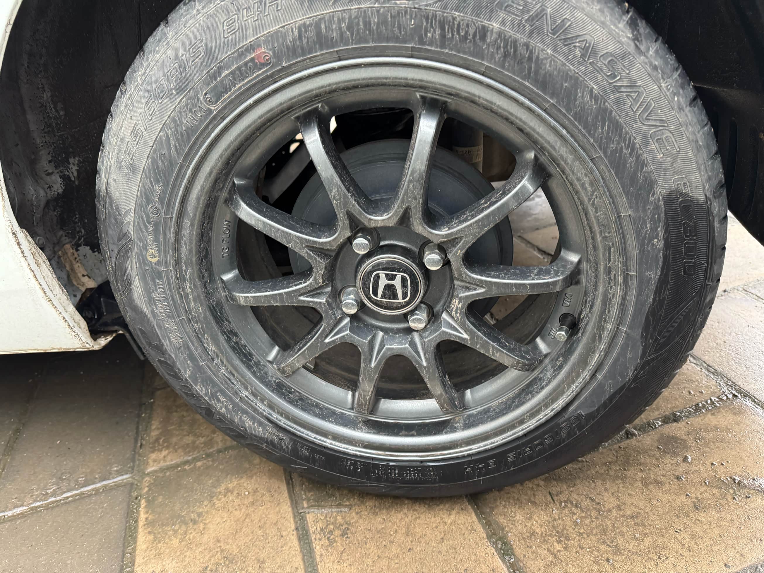 飞度轮毂15寸原车轮胎