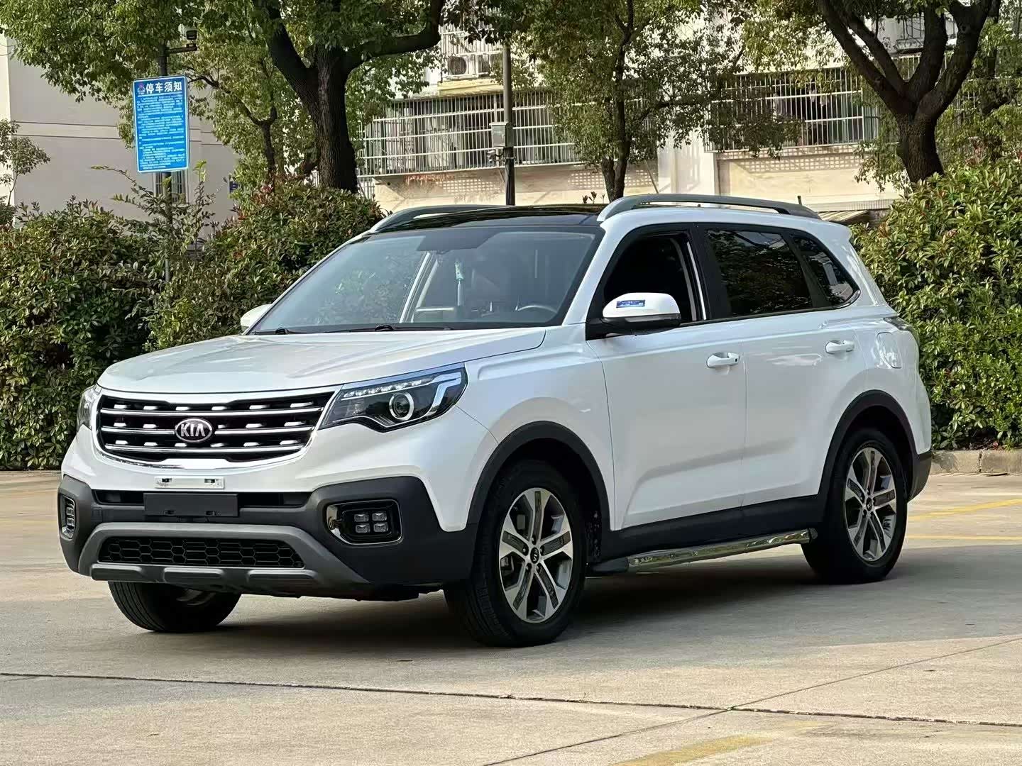 21年起亚智跑2.0l自动豪华,精品车况