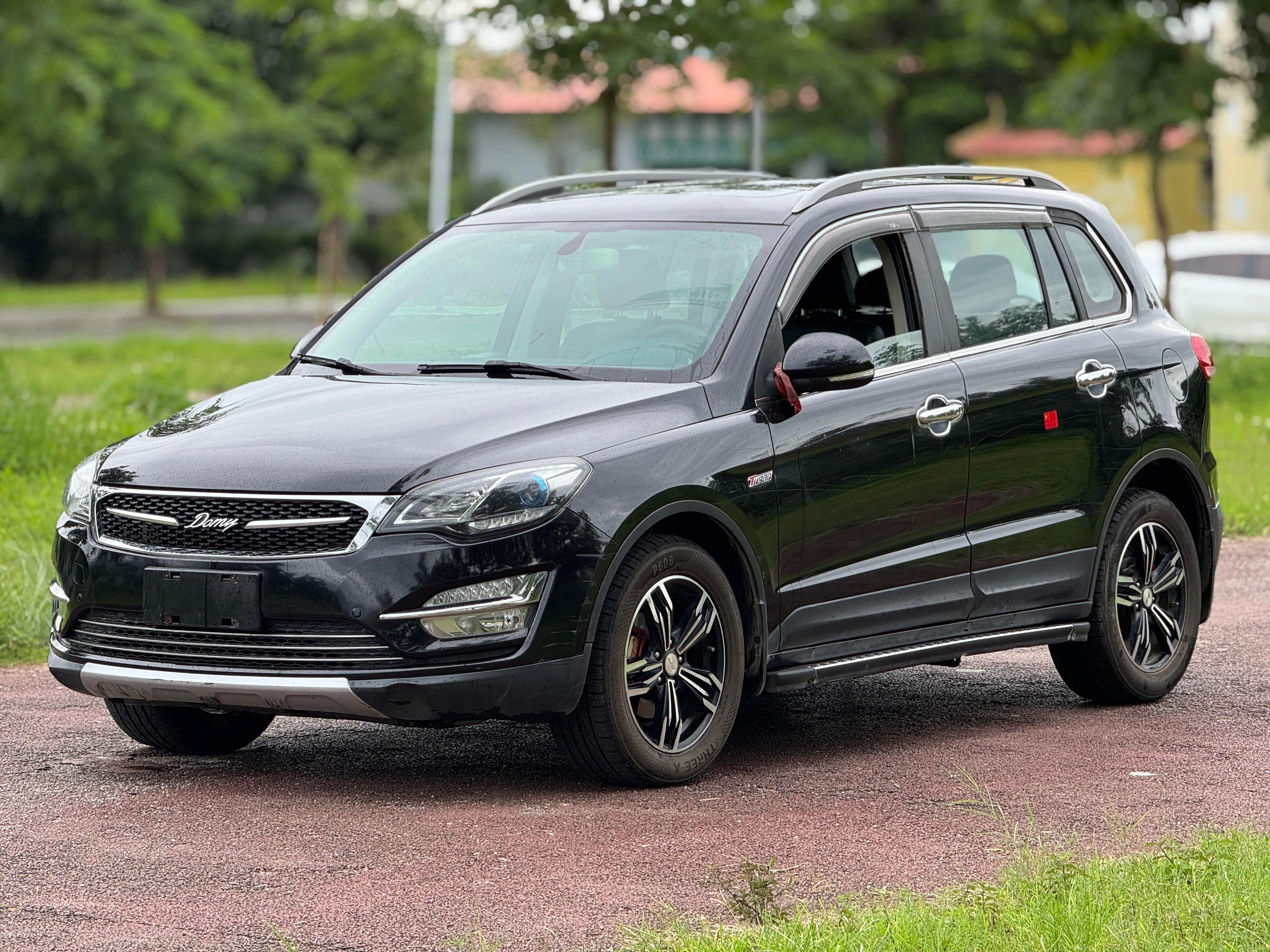 2017款 众泰大迈x5 高配1.5t 手自一体 无钥匙进入