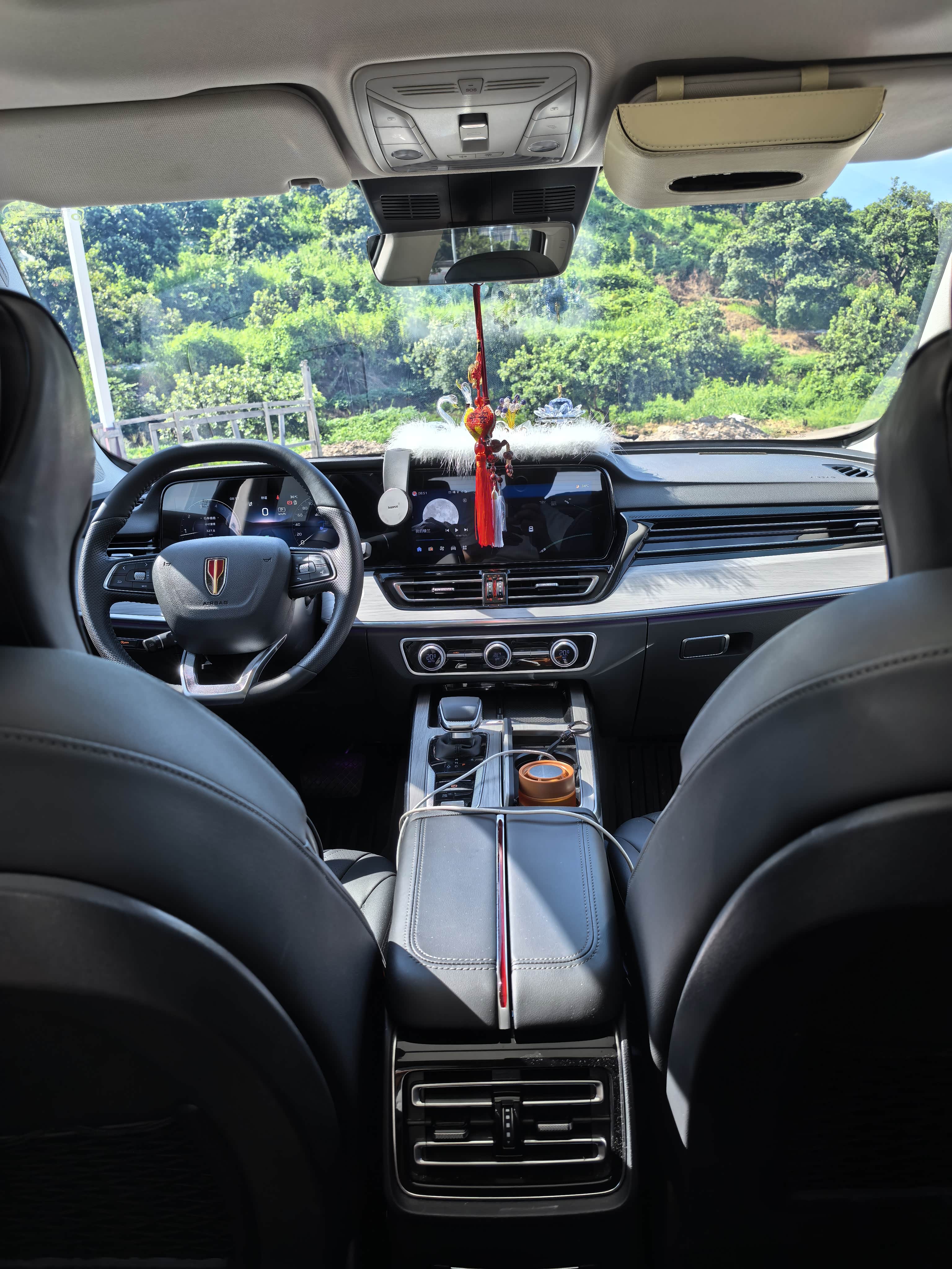 "红旗hs5,智能科技守护,安全每一程,驾驶更安心