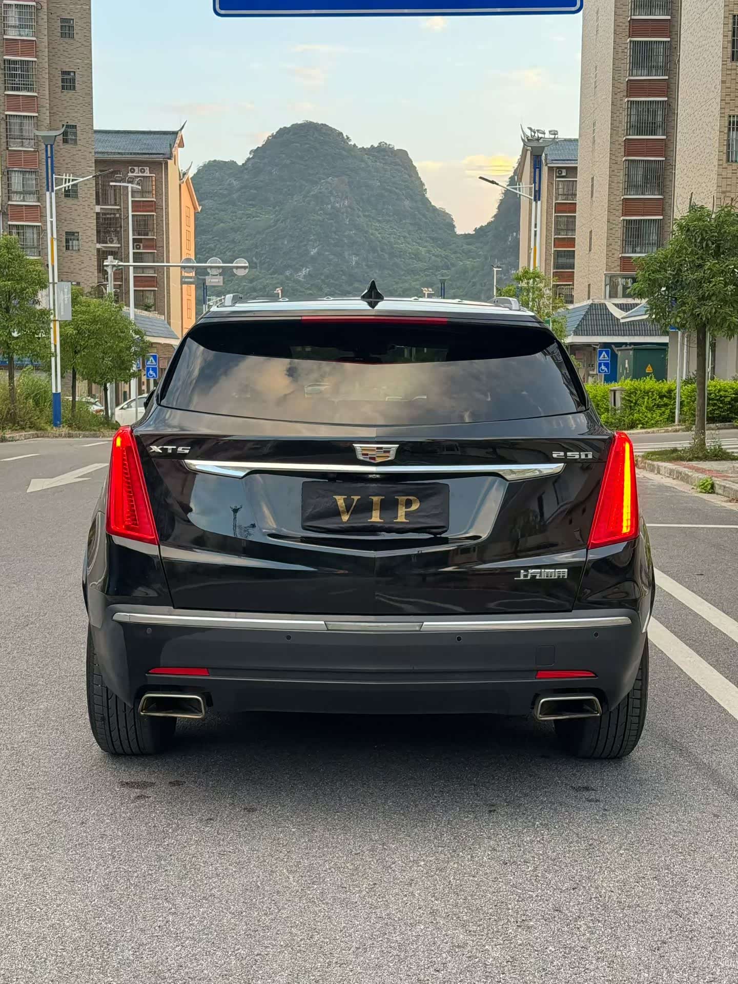 买下18年凯迪拉克xt518款25t豪华型.全景天窗.座椅加