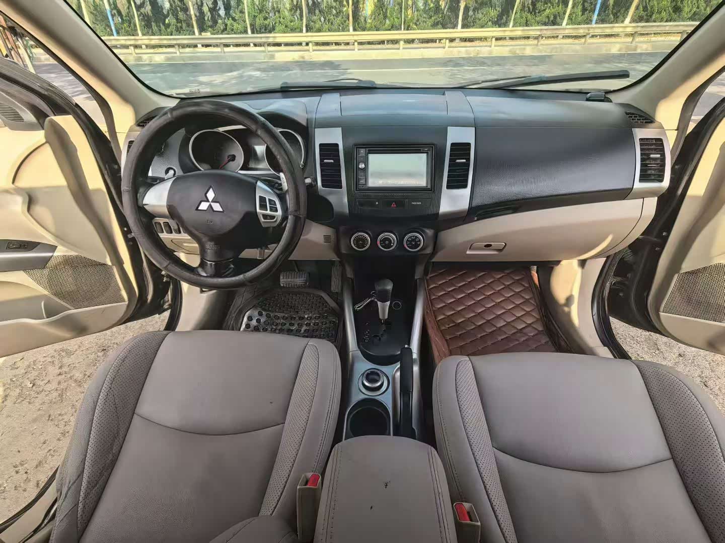 新到2008年三菱欧蓝德,车况原版,2.4排量自动挡四驱高配