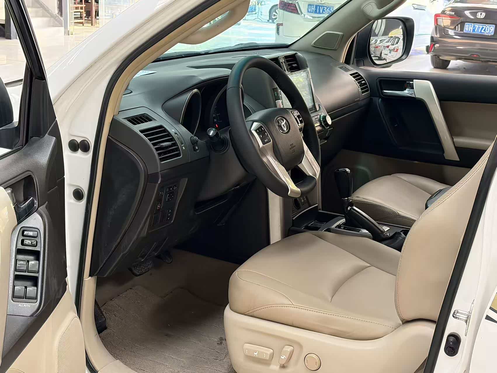 2012年丰田普拉多4.0txl 四驱七座 精品车况 25万