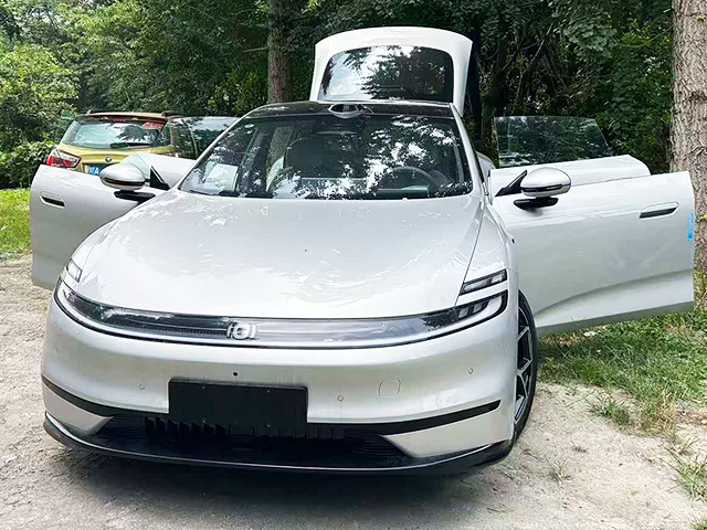 舒适性很高 长安启源A06提车分享