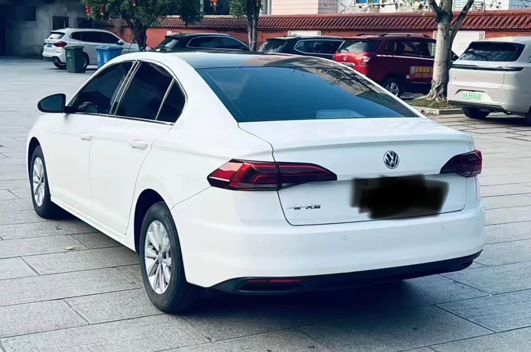 驾驶一汽大众宝来,我深刻感受到了它带来的非凡体验.这款车以其