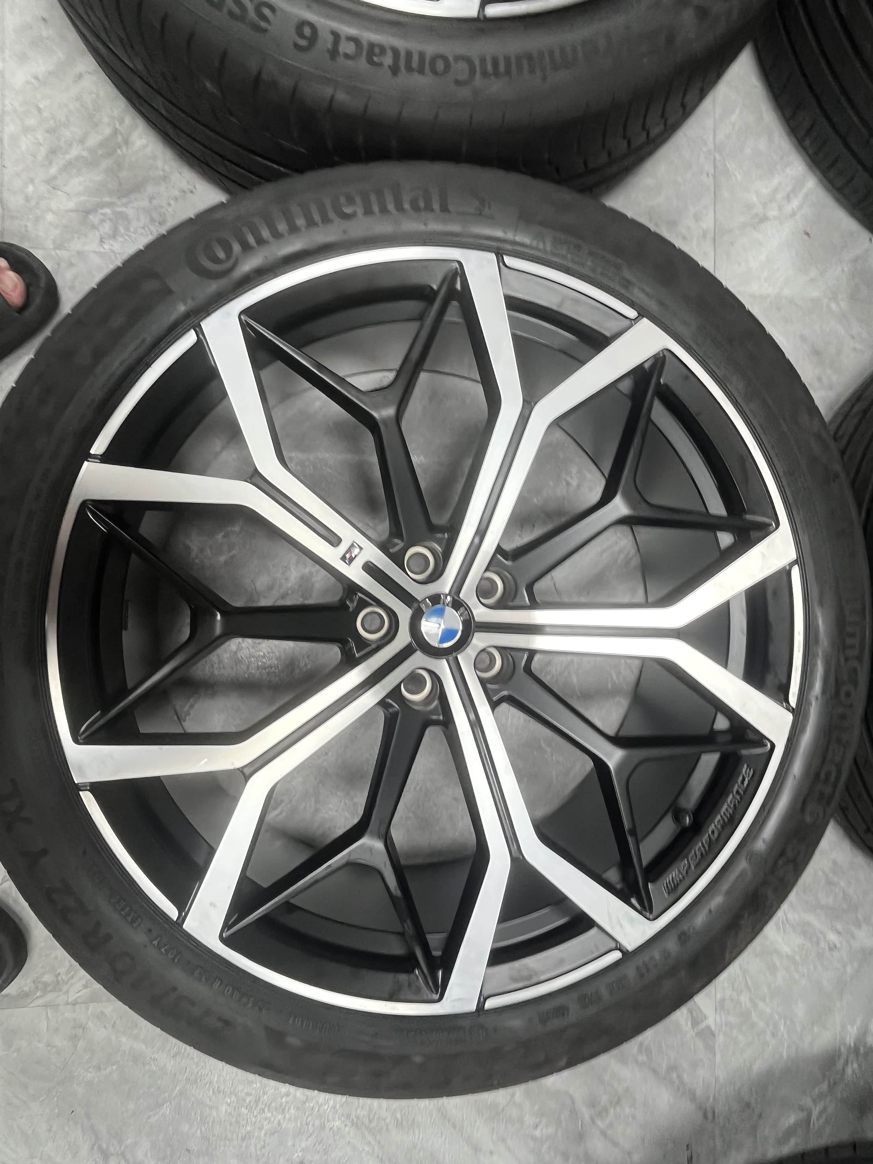 宝马x7原厂22寸轮毂带胎一套