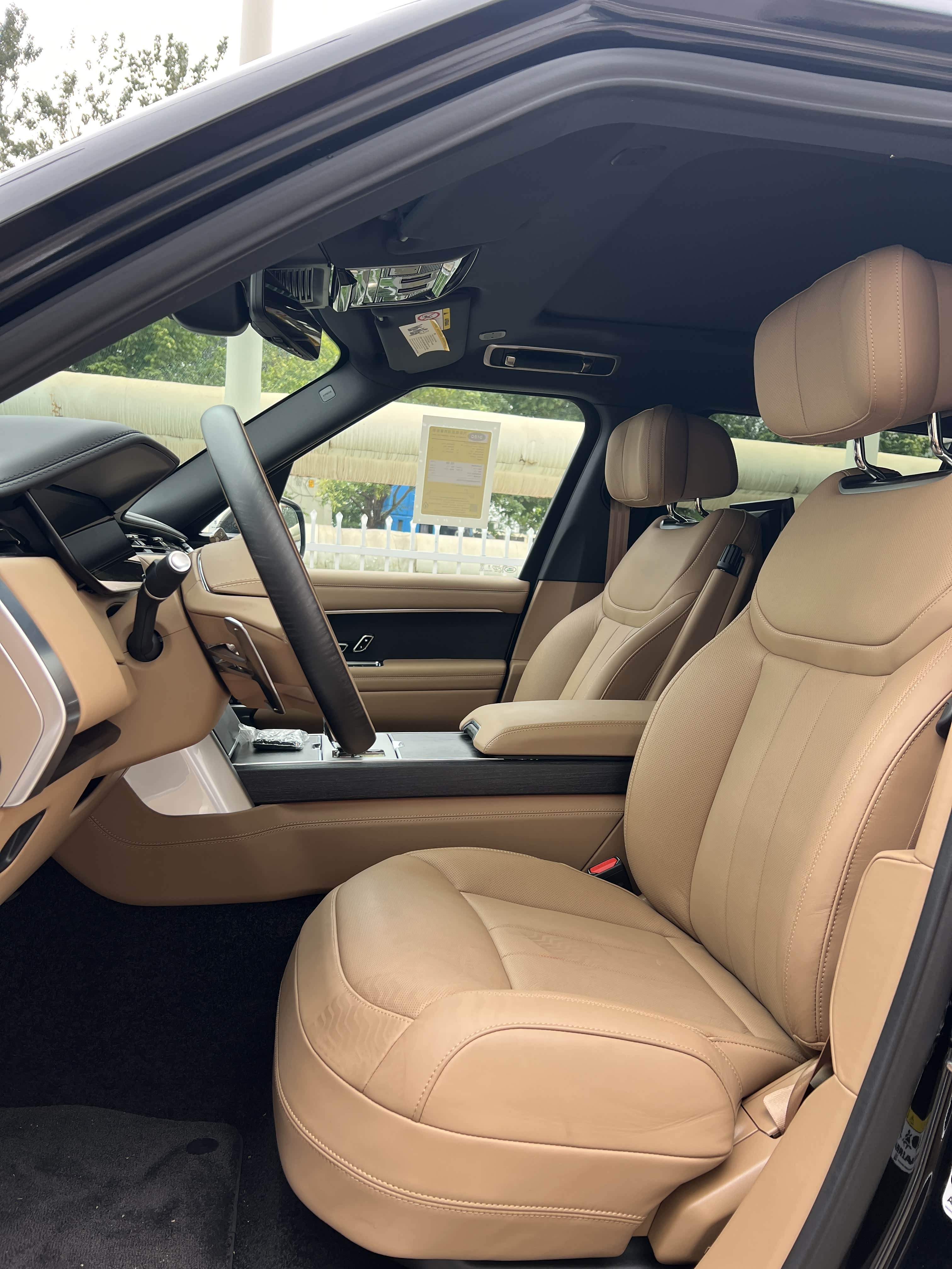 琥珀色内饰双差速锁25款路虎揽胜典范加长