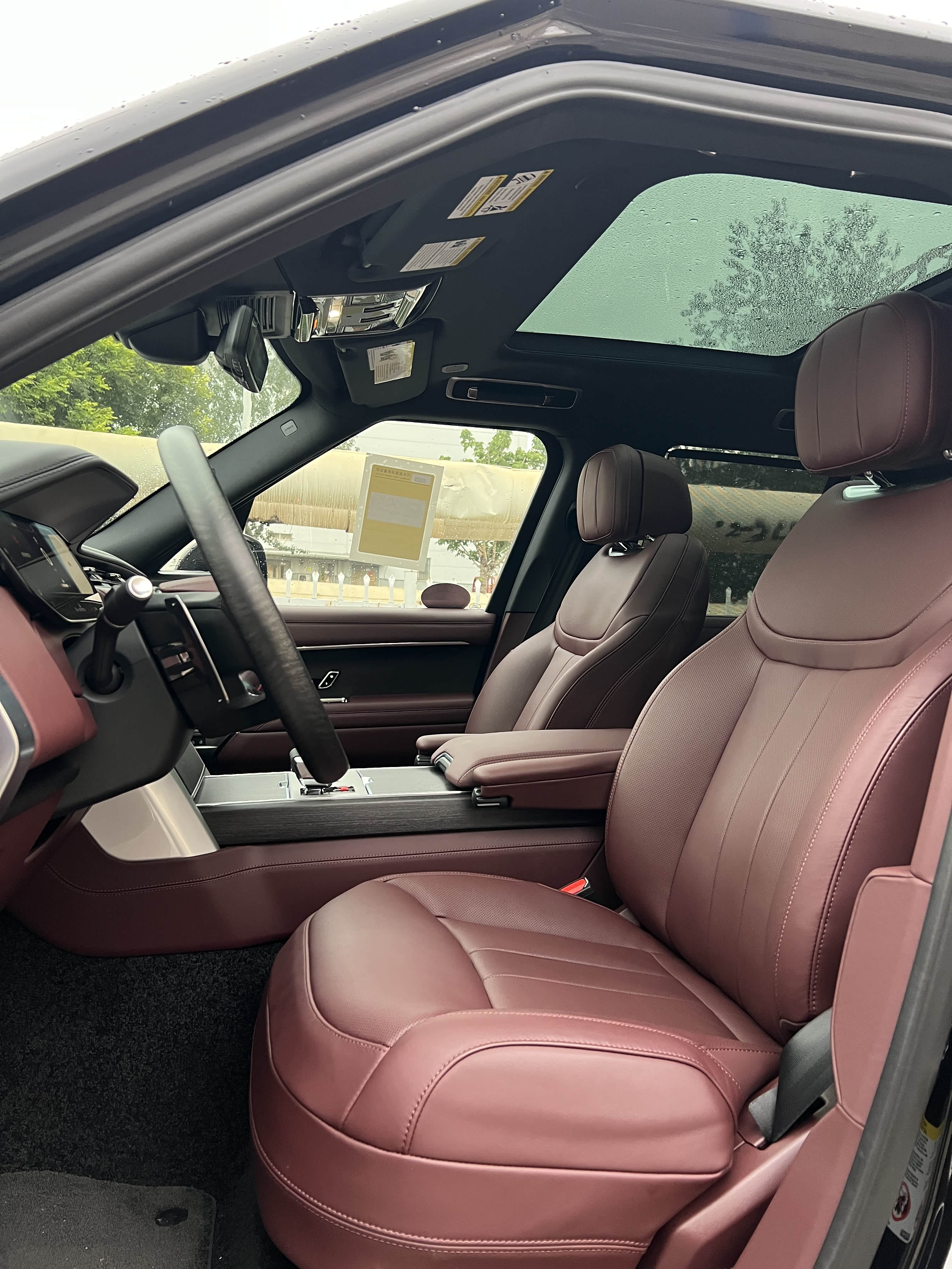 石榴红内饰25款路虎揽胜大满配黑武士版