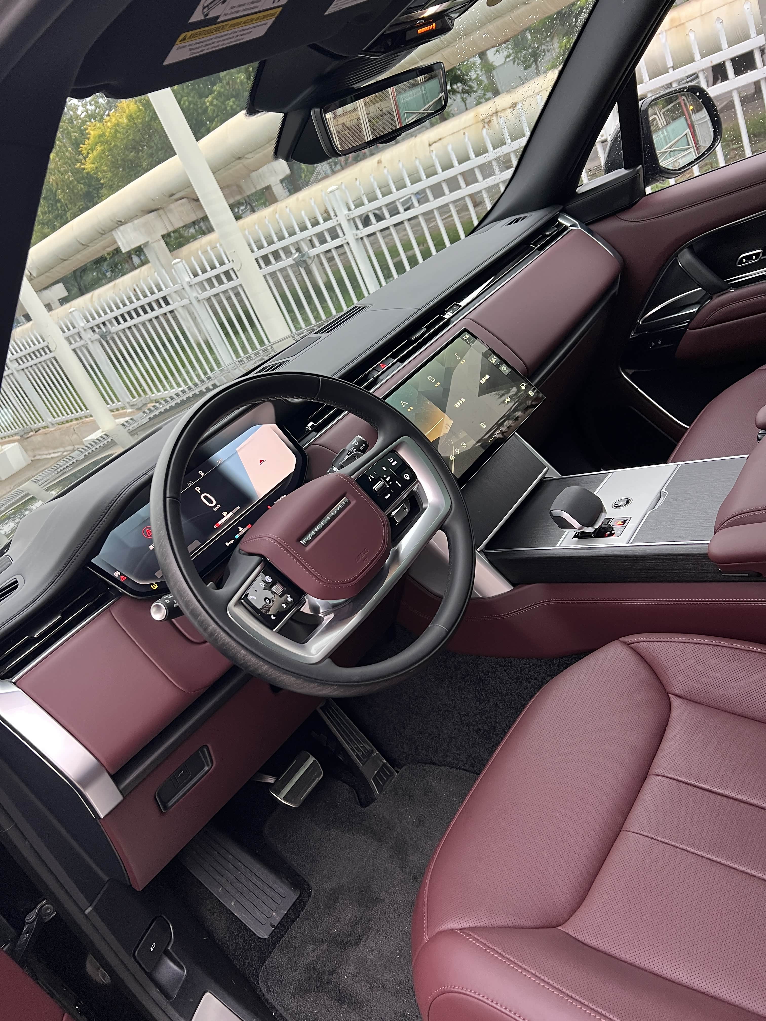 石榴红内饰25款路虎揽胜大满配黑武士版